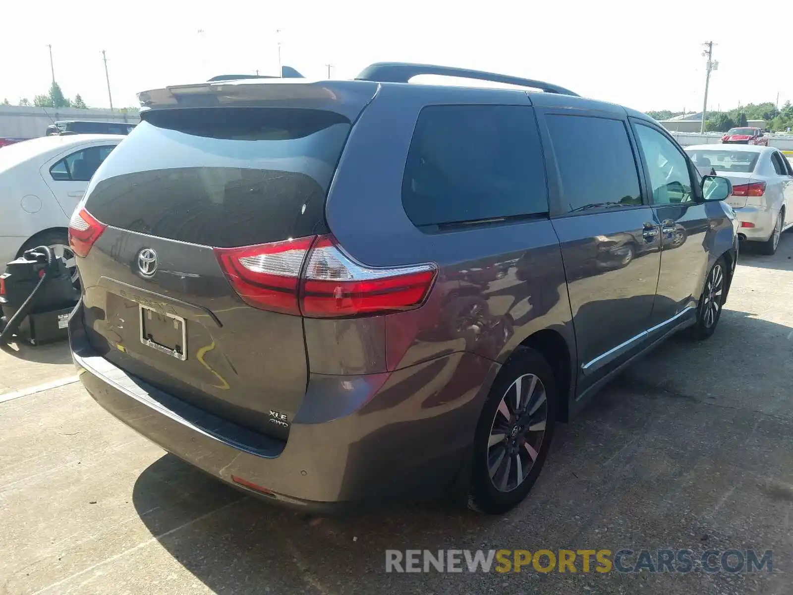 4 Photograph of a damaged car 5TDDZ3DC5KS222210 TOYOTA SIENNA 2019