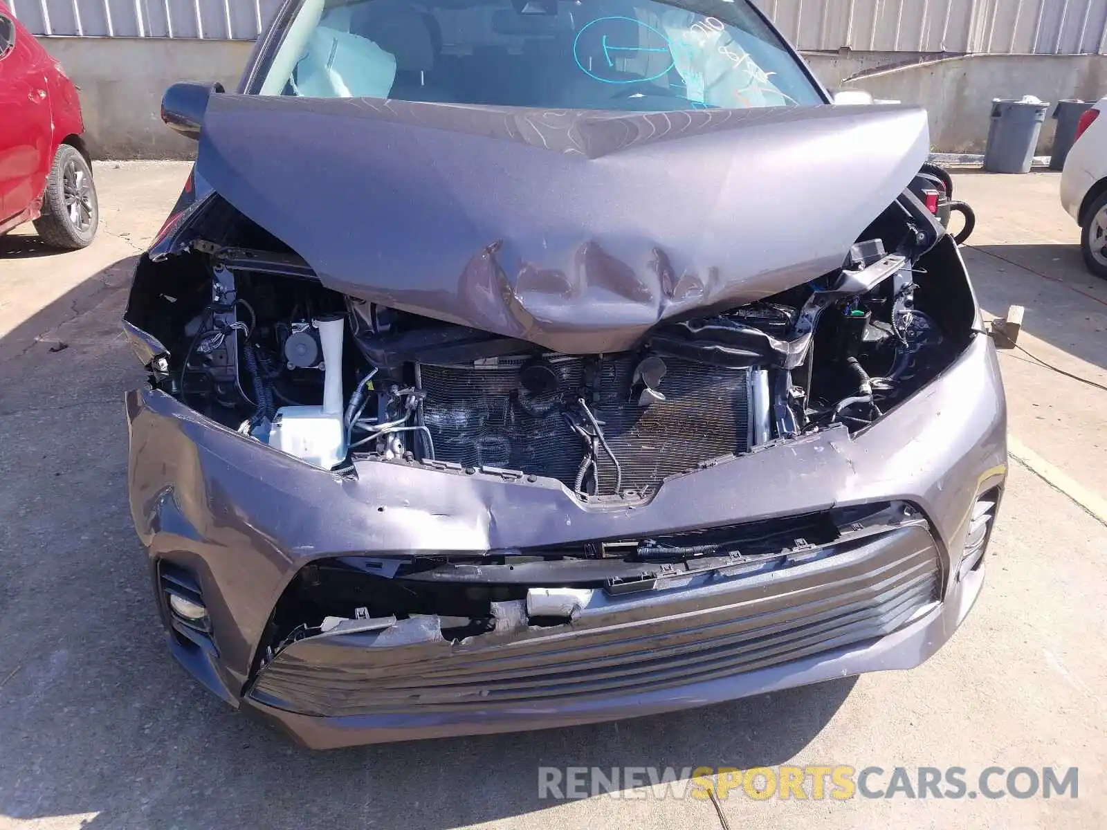 9 Photograph of a damaged car 5TDDZ3DC5KS222210 TOYOTA SIENNA 2019