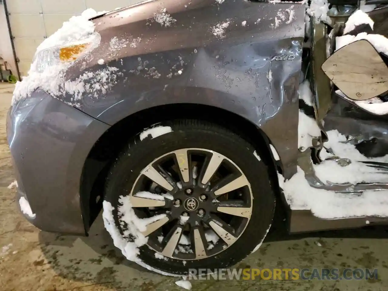 10 Photograph of a damaged car 5TDDZ3DC5KS224068 TOYOTA SIENNA 2019