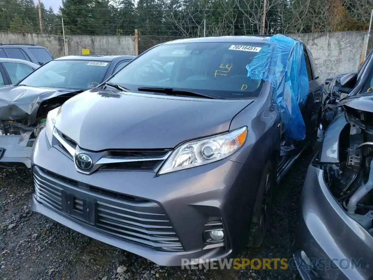 2 Photograph of a damaged car 5TDDZ3DC5KS224068 TOYOTA SIENNA 2019