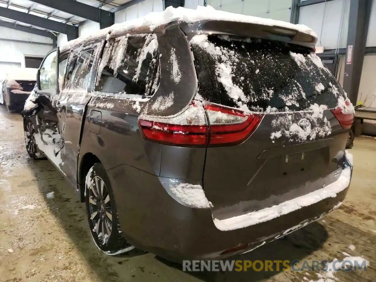 3 Photograph of a damaged car 5TDDZ3DC5KS224068 TOYOTA SIENNA 2019