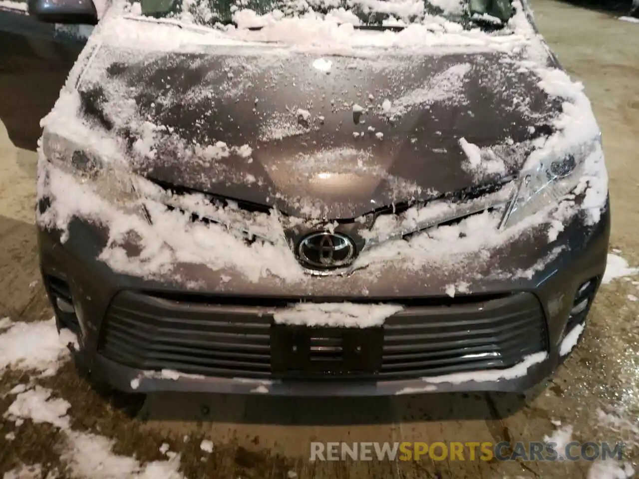 7 Photograph of a damaged car 5TDDZ3DC5KS224068 TOYOTA SIENNA 2019