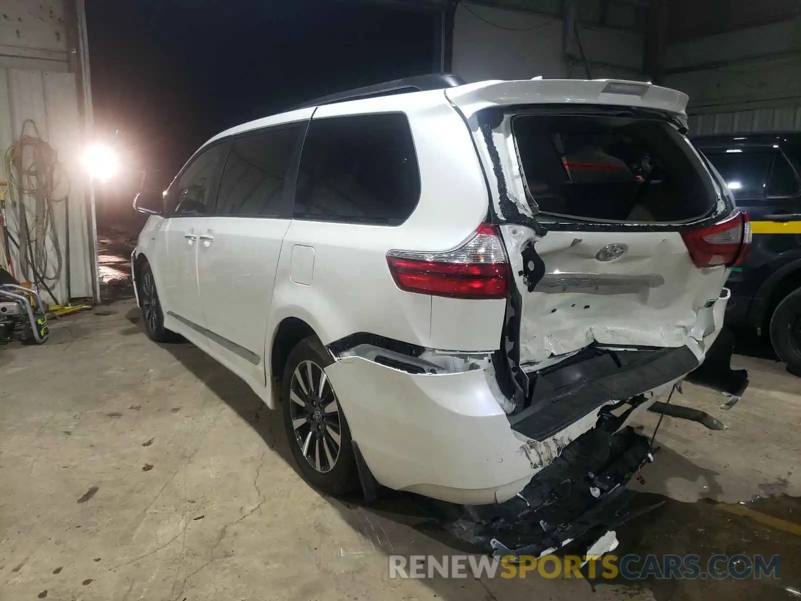 3 Photograph of a damaged car 5TDDZ3DC5KS224863 TOYOTA SIENNA 2019