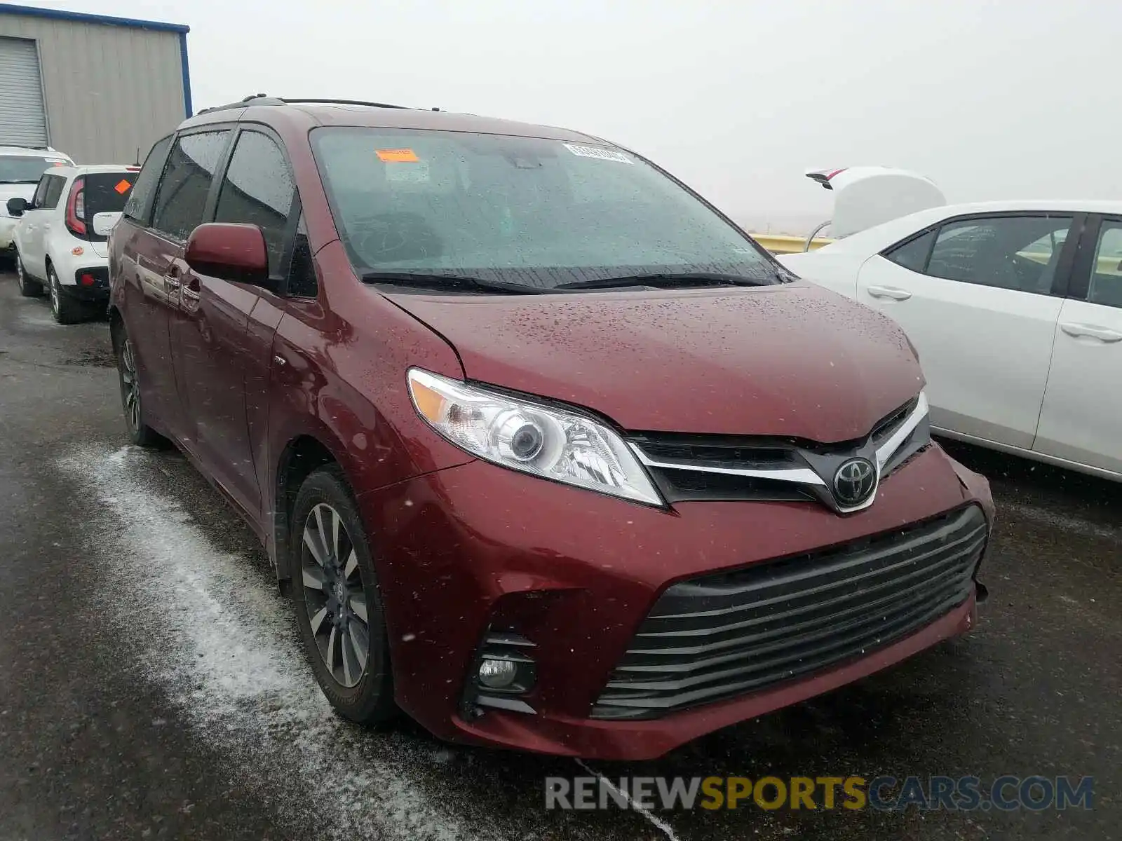 1 Фотография поврежденного автомобиля 5TDDZ3DC5KS227097 TOYOTA SIENNA 2019