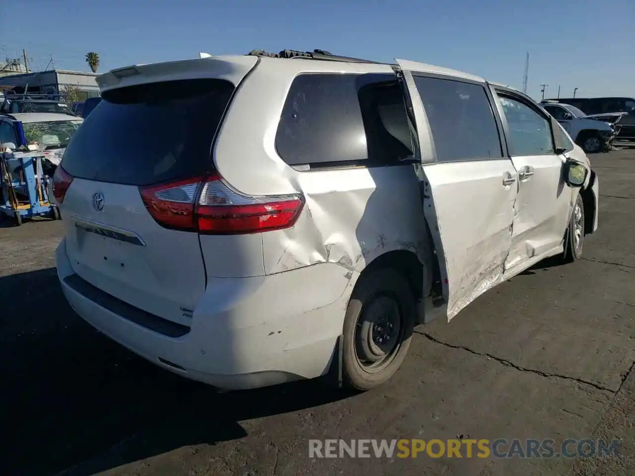 4 Photograph of a damaged car 5TDDZ3DC6KS209966 TOYOTA SIENNA 2019