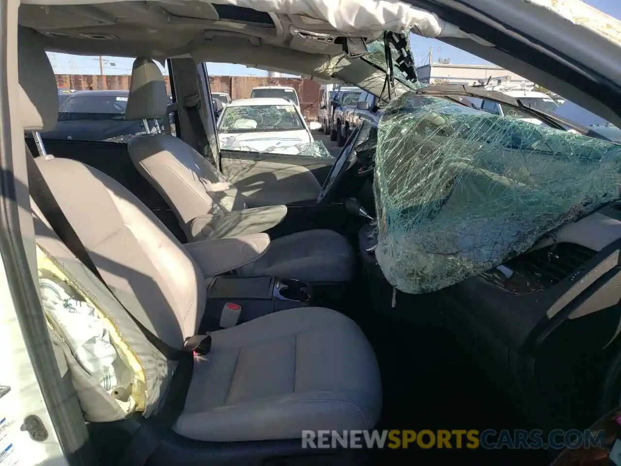 5 Photograph of a damaged car 5TDDZ3DC6KS209966 TOYOTA SIENNA 2019