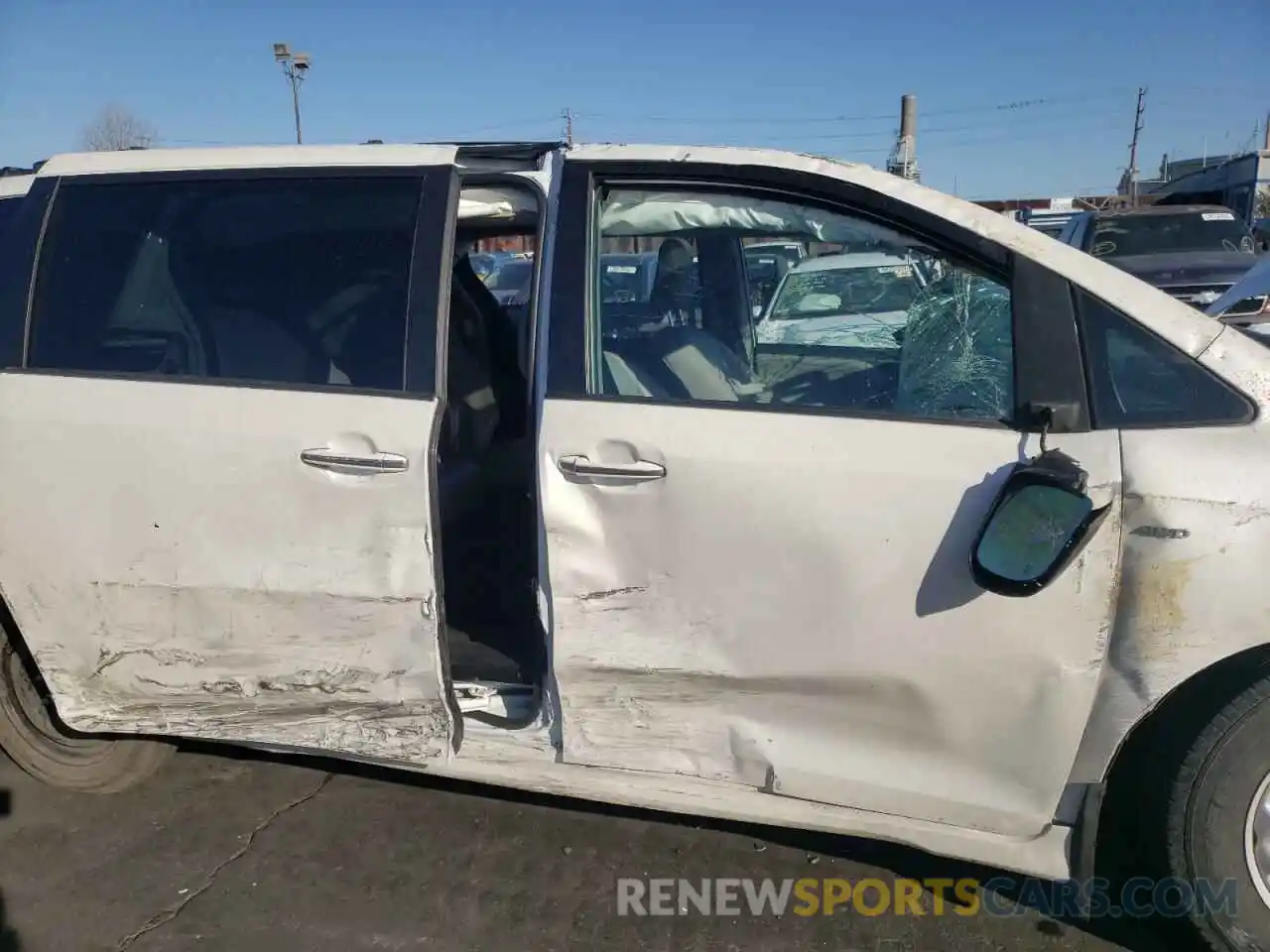 9 Photograph of a damaged car 5TDDZ3DC6KS209966 TOYOTA SIENNA 2019