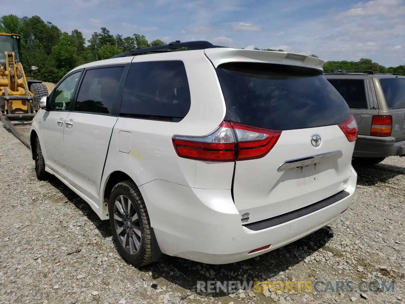 3 Photograph of a damaged car 5TDDZ3DC6KS210311 TOYOTA SIENNA 2019