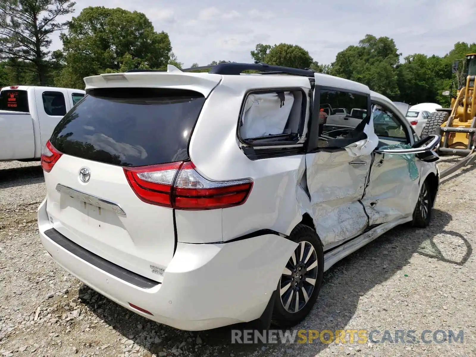 4 Photograph of a damaged car 5TDDZ3DC6KS210311 TOYOTA SIENNA 2019