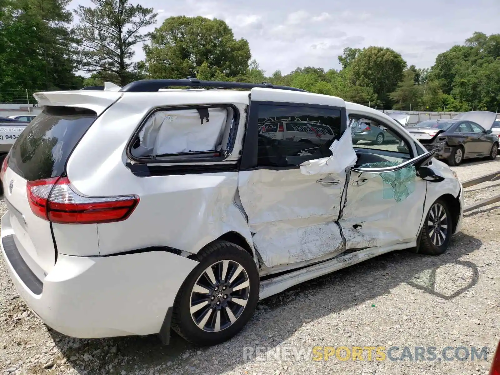 9 Photograph of a damaged car 5TDDZ3DC6KS210311 TOYOTA SIENNA 2019