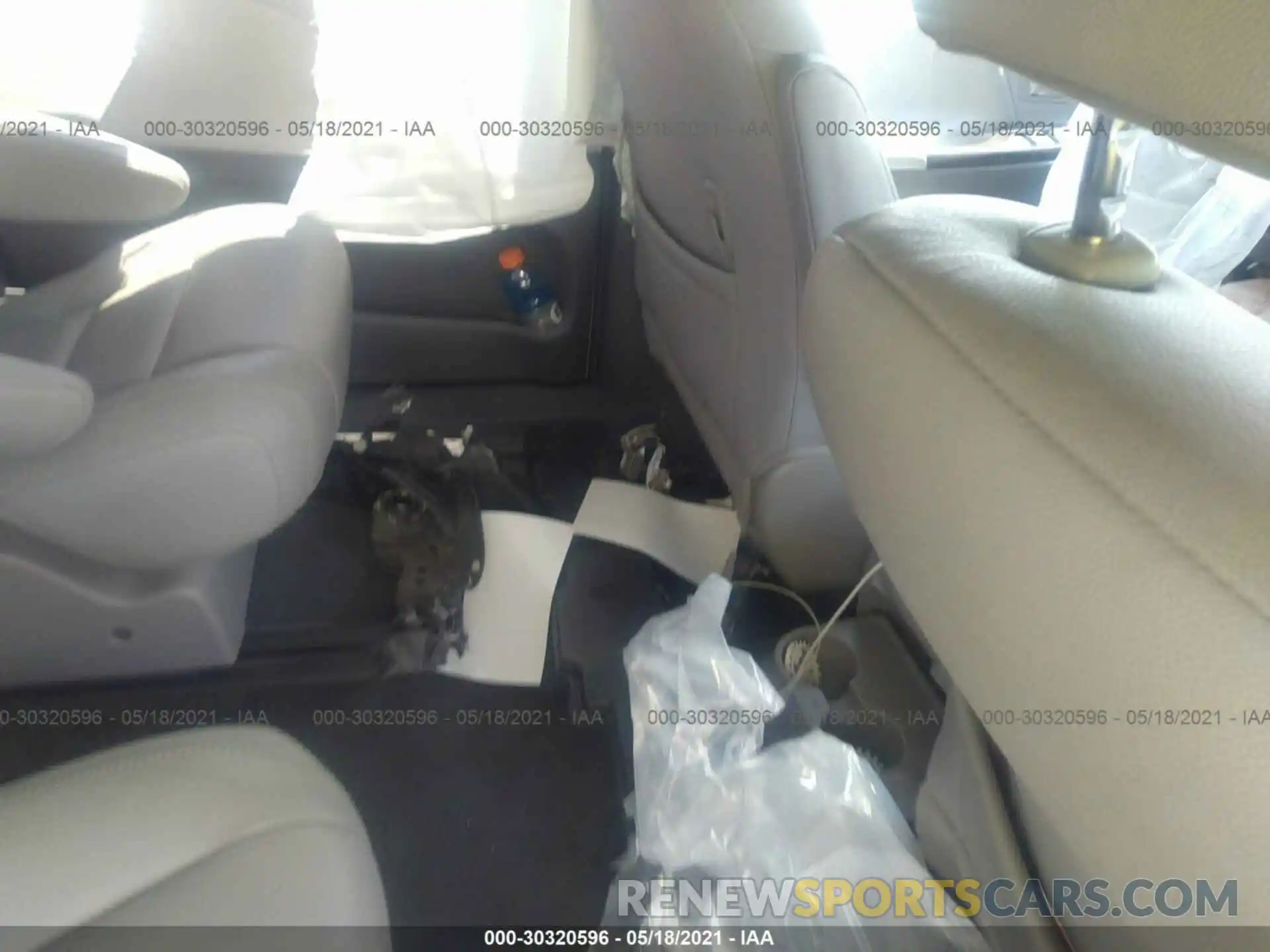 12 Photograph of a damaged car 5TDDZ3DC6KS211362 TOYOTA SIENNA 2019