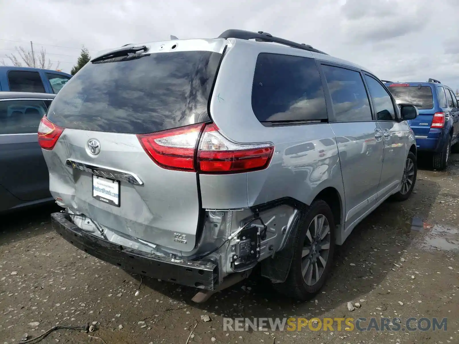 4 Фотография поврежденного автомобиля 5TDDZ3DC6KS211720 TOYOTA SIENNA 2019