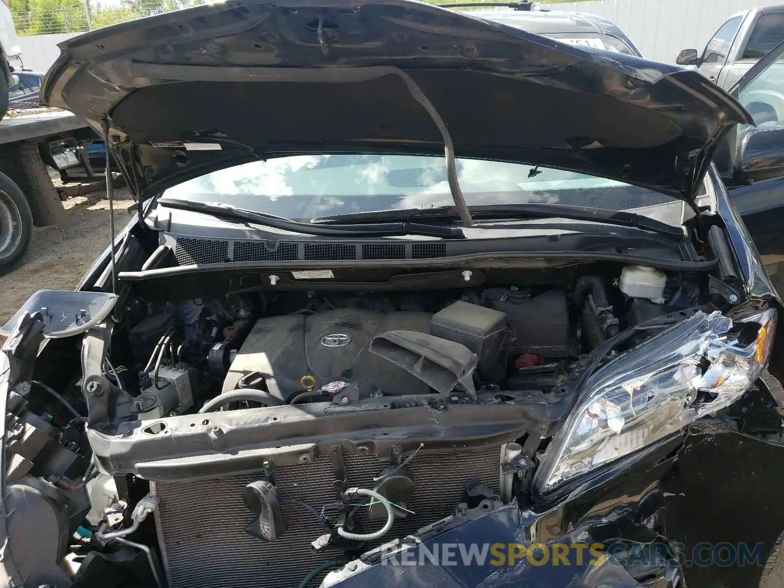 7 Photograph of a damaged car 5TDDZ3DC6KS212866 TOYOTA SIENNA 2019