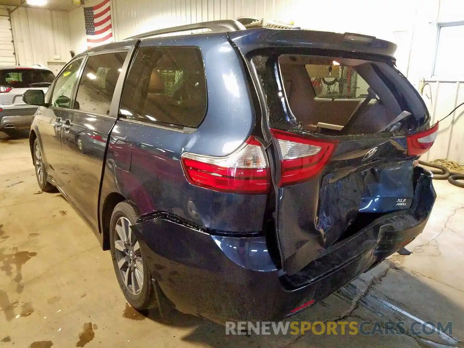 3 Photograph of a damaged car 5TDDZ3DC6KS215301 TOYOTA SIENNA 2019