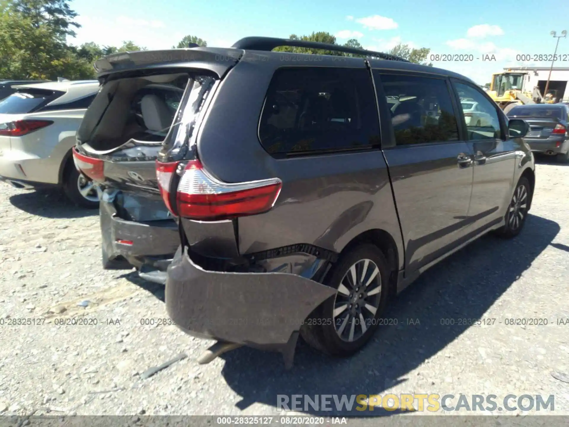 4 Photograph of a damaged car 5TDDZ3DC6KS215332 TOYOTA SIENNA 2019