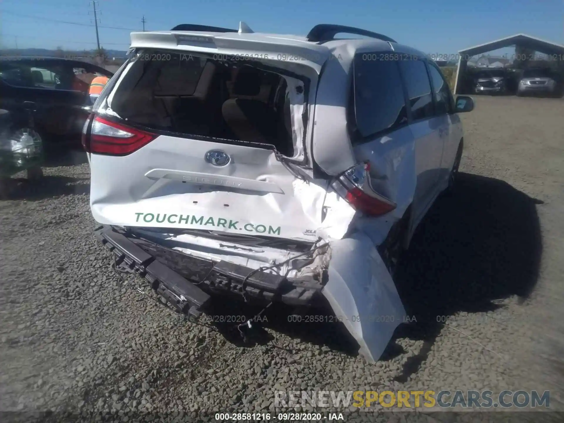 6 Photograph of a damaged car 5TDDZ3DC6KS216383 TOYOTA SIENNA 2019