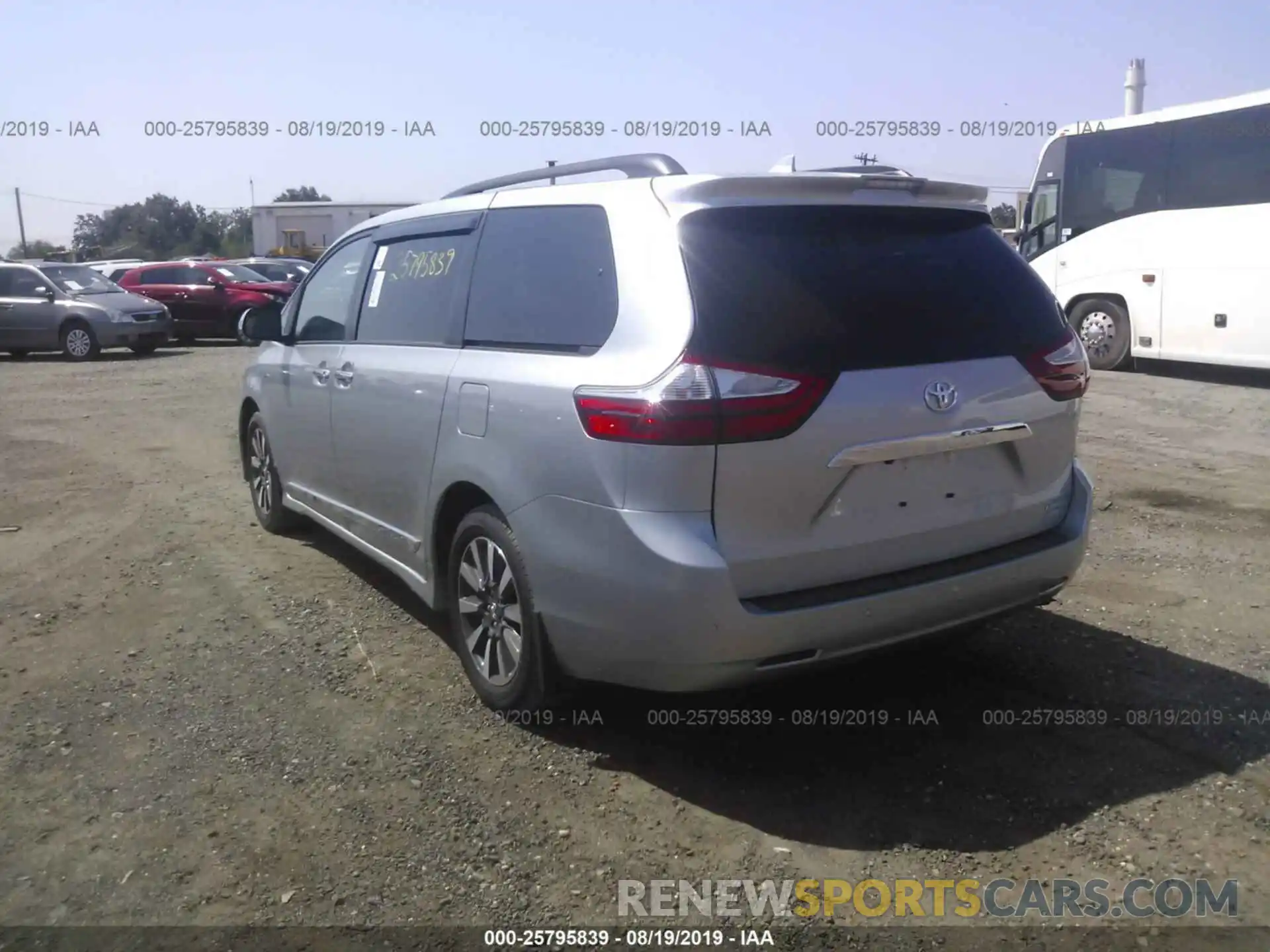 3 Photograph of a damaged car 5TDDZ3DC6KS217467 TOYOTA SIENNA 2019