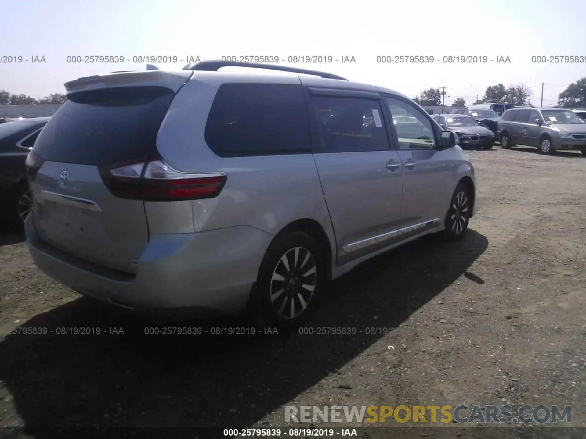 4 Photograph of a damaged car 5TDDZ3DC6KS217467 TOYOTA SIENNA 2019