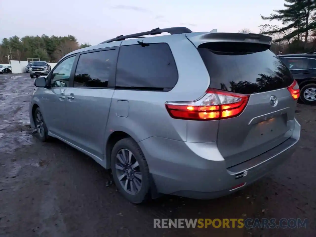 3 Фотография поврежденного автомобиля 5TDDZ3DC6KS218585 TOYOTA SIENNA 2019