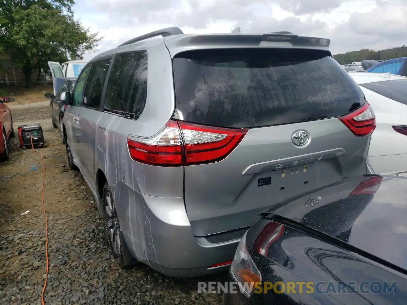 3 Photograph of a damaged car 5TDDZ3DC6KS221678 TOYOTA SIENNA 2019