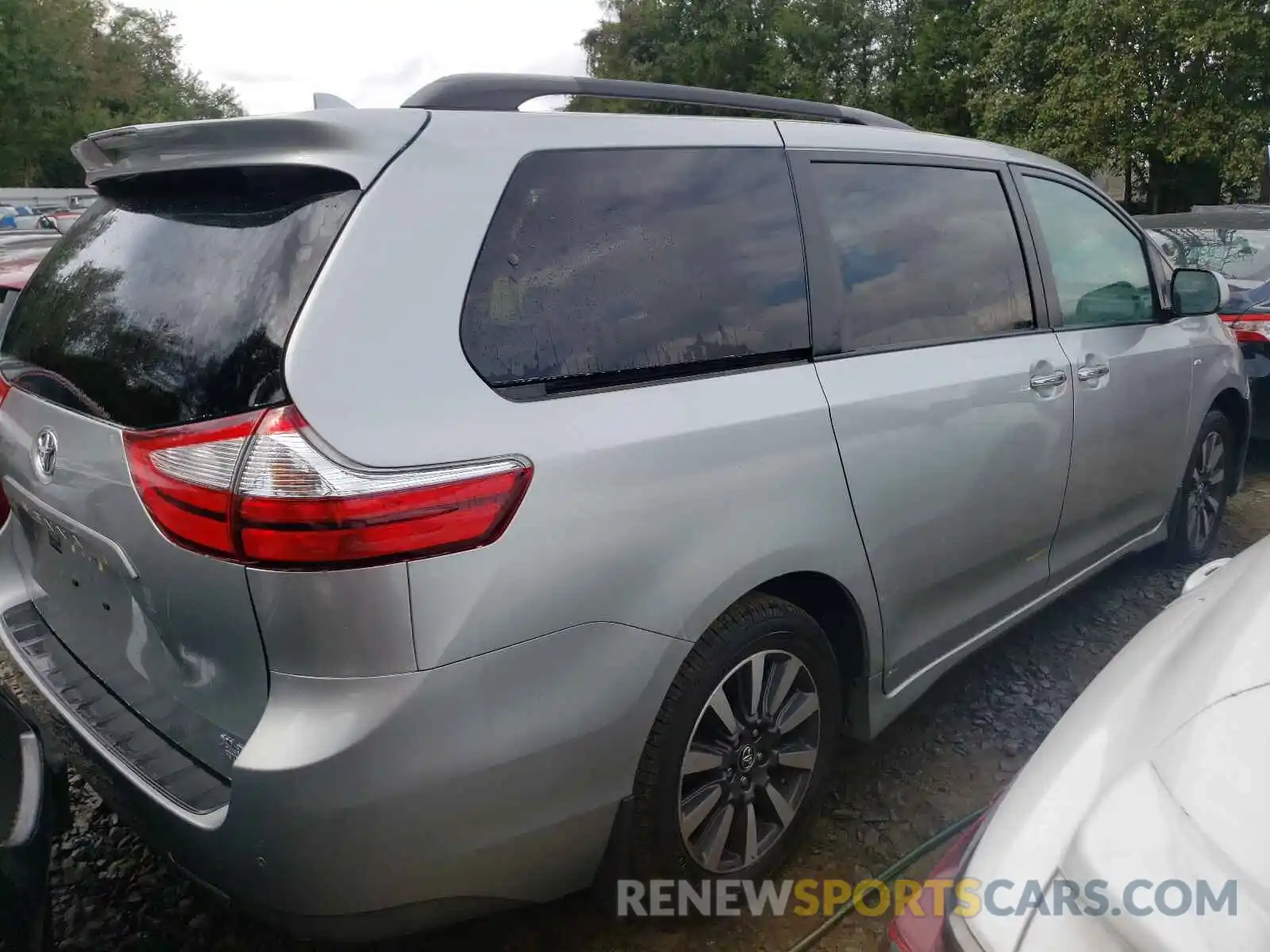 4 Photograph of a damaged car 5TDDZ3DC6KS221678 TOYOTA SIENNA 2019