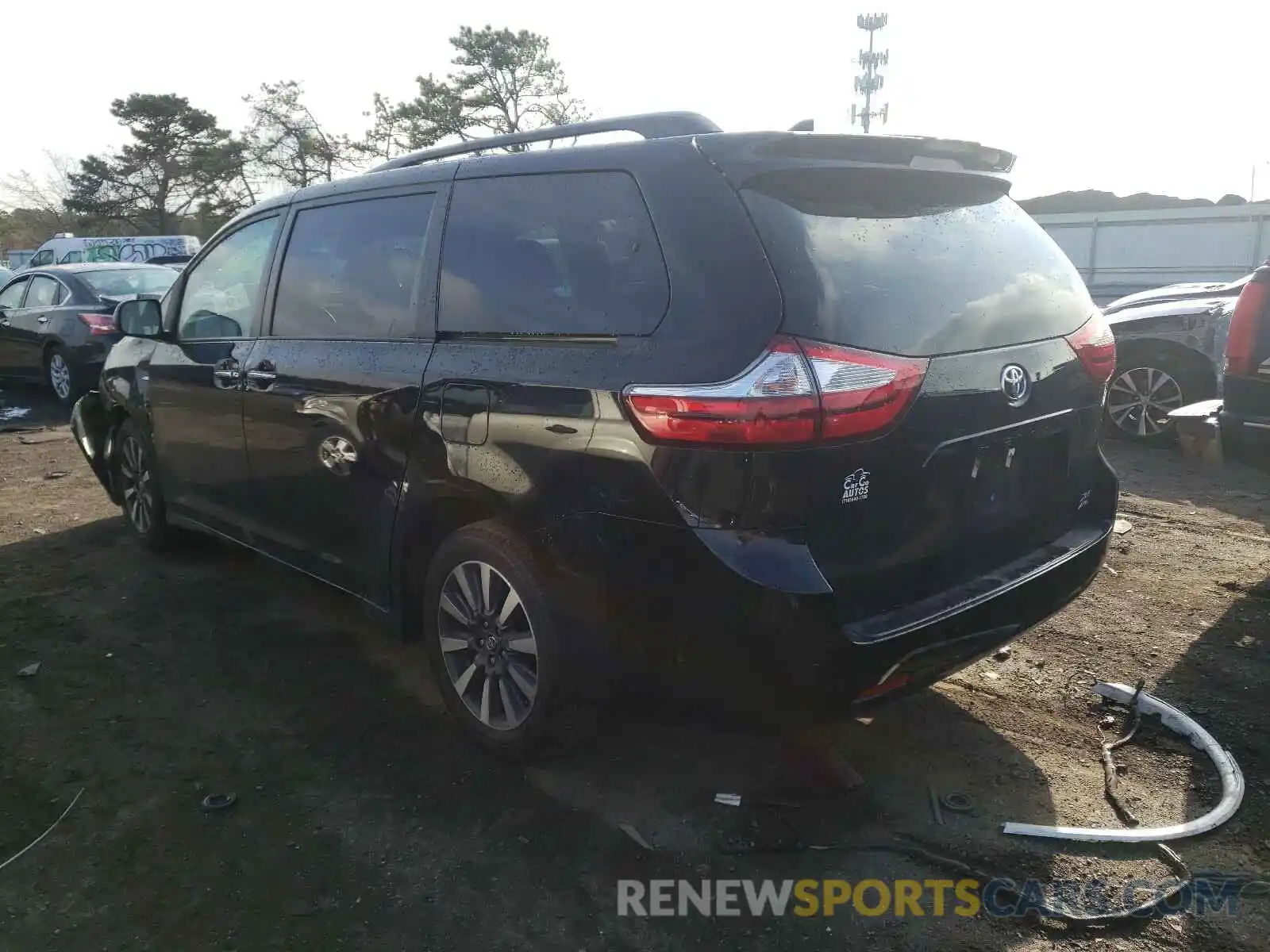 3 Photograph of a damaged car 5TDDZ3DC6KS224936 TOYOTA SIENNA 2019