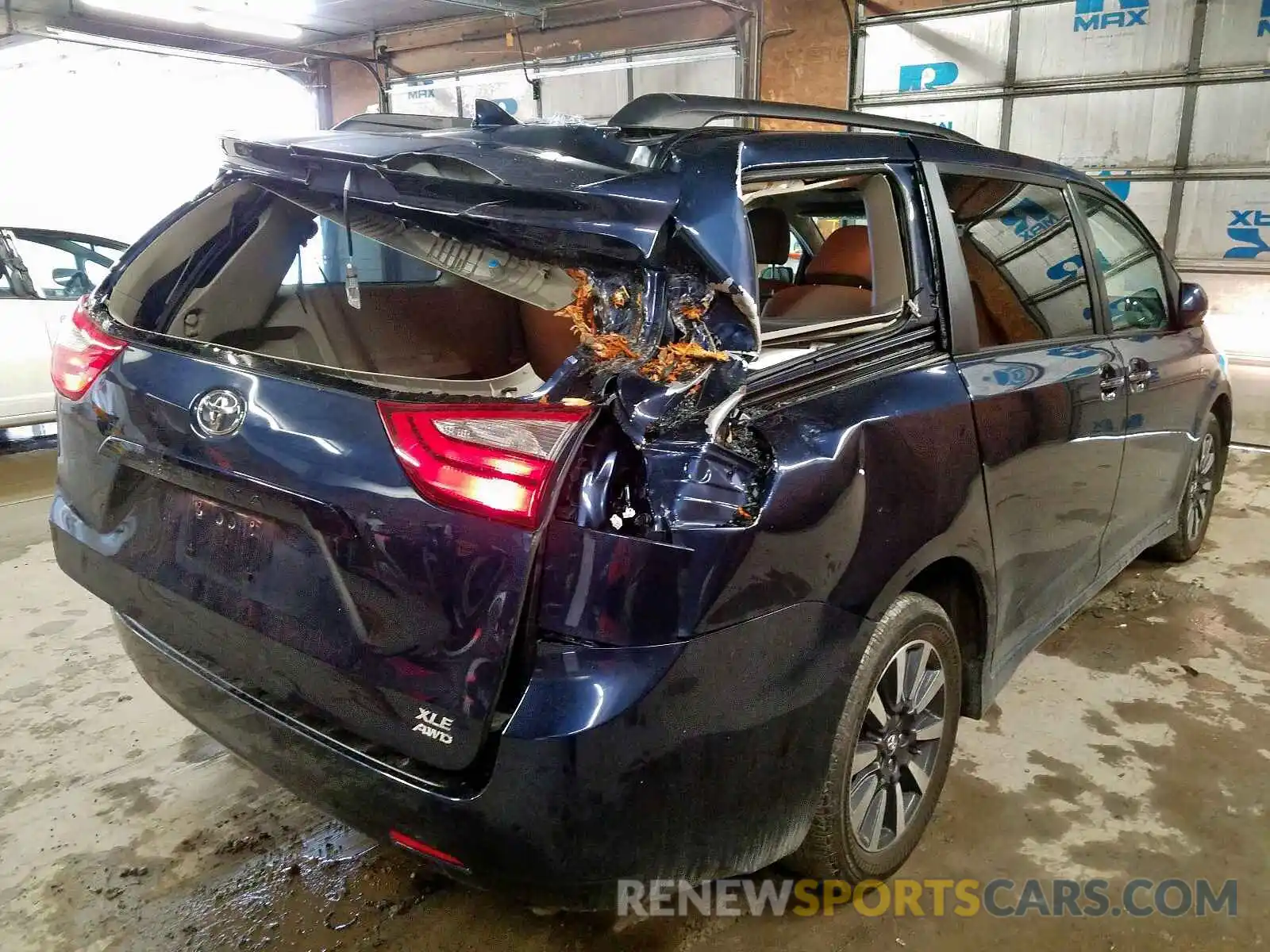 4 Photograph of a damaged car 5TDDZ3DC6KS225942 TOYOTA SIENNA 2019