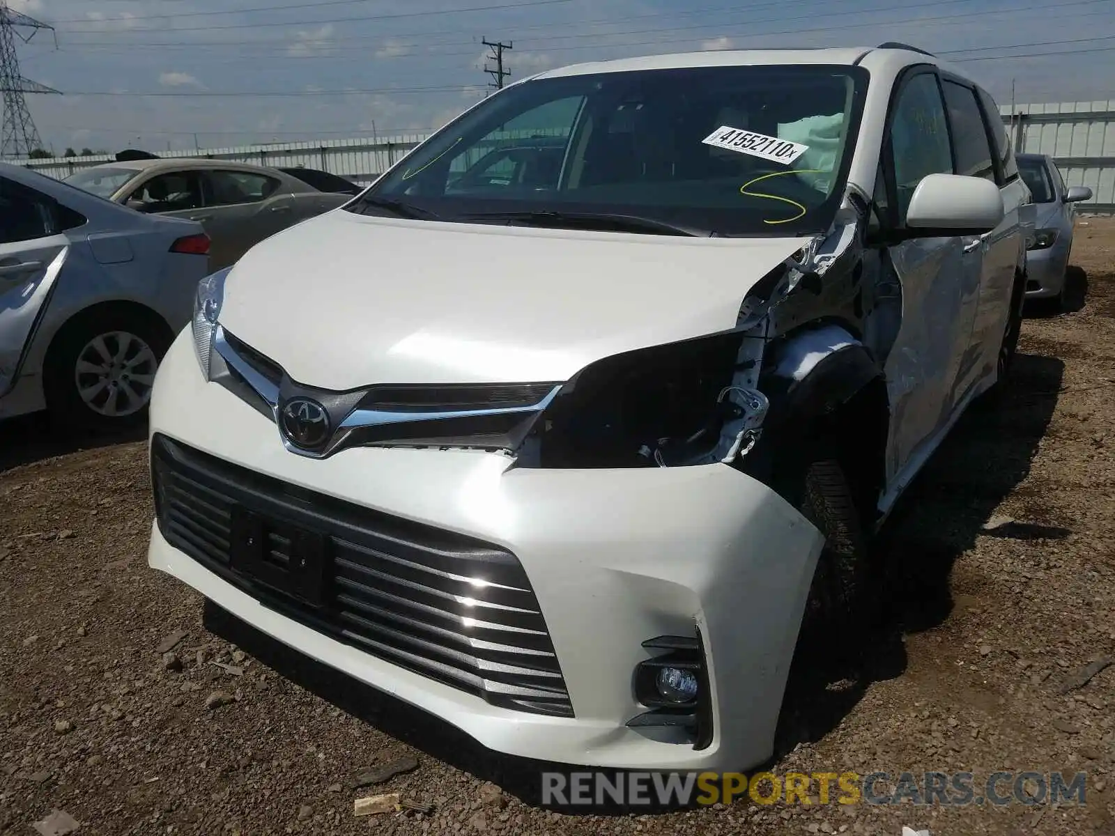 2 Photograph of a damaged car 5TDDZ3DC6KS226556 TOYOTA SIENNA 2019