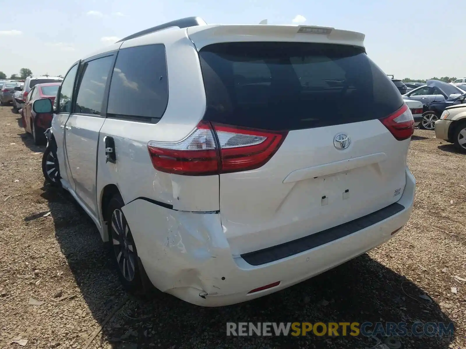 3 Photograph of a damaged car 5TDDZ3DC6KS226556 TOYOTA SIENNA 2019