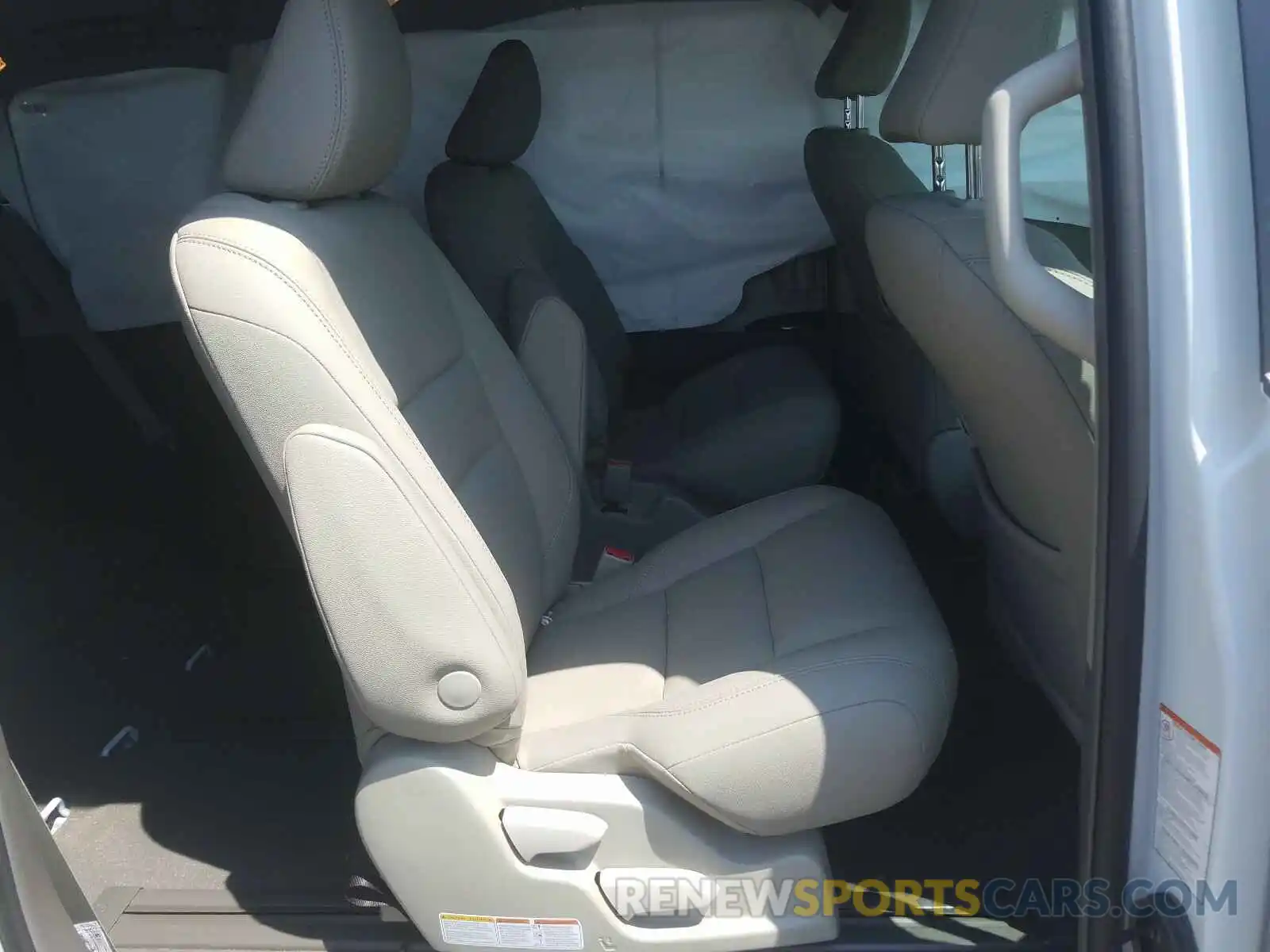 6 Фотография поврежденного автомобиля 5TDDZ3DC6KS226556 TOYOTA SIENNA 2019