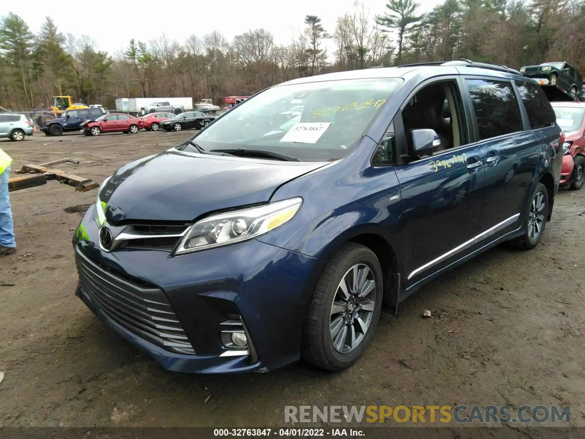 2 Photograph of a damaged car 5TDDZ3DC7KS211631 TOYOTA SIENNA 2019