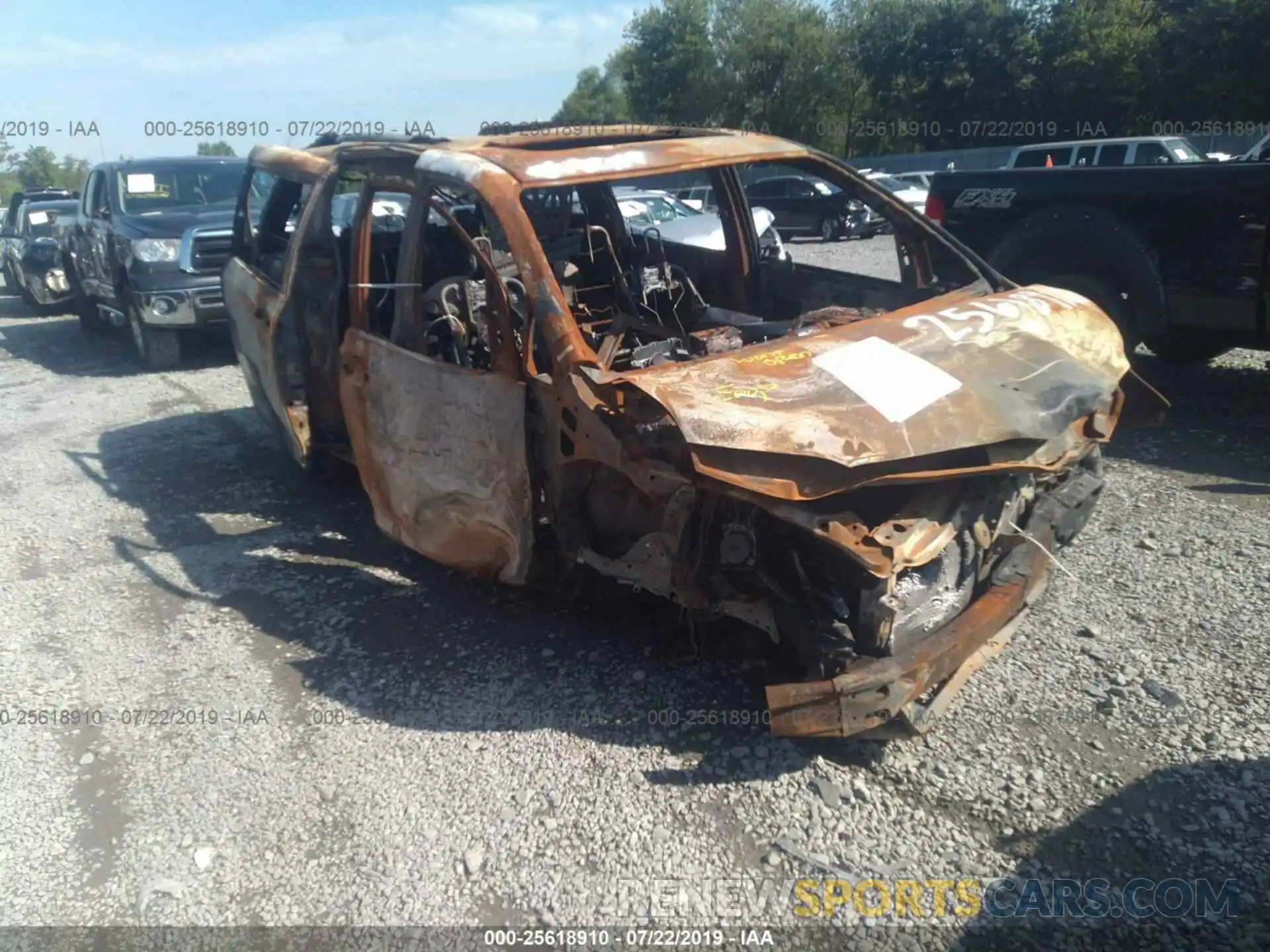 1 Photograph of a damaged car 5TDDZ3DC7KS212097 TOYOTA SIENNA 2019