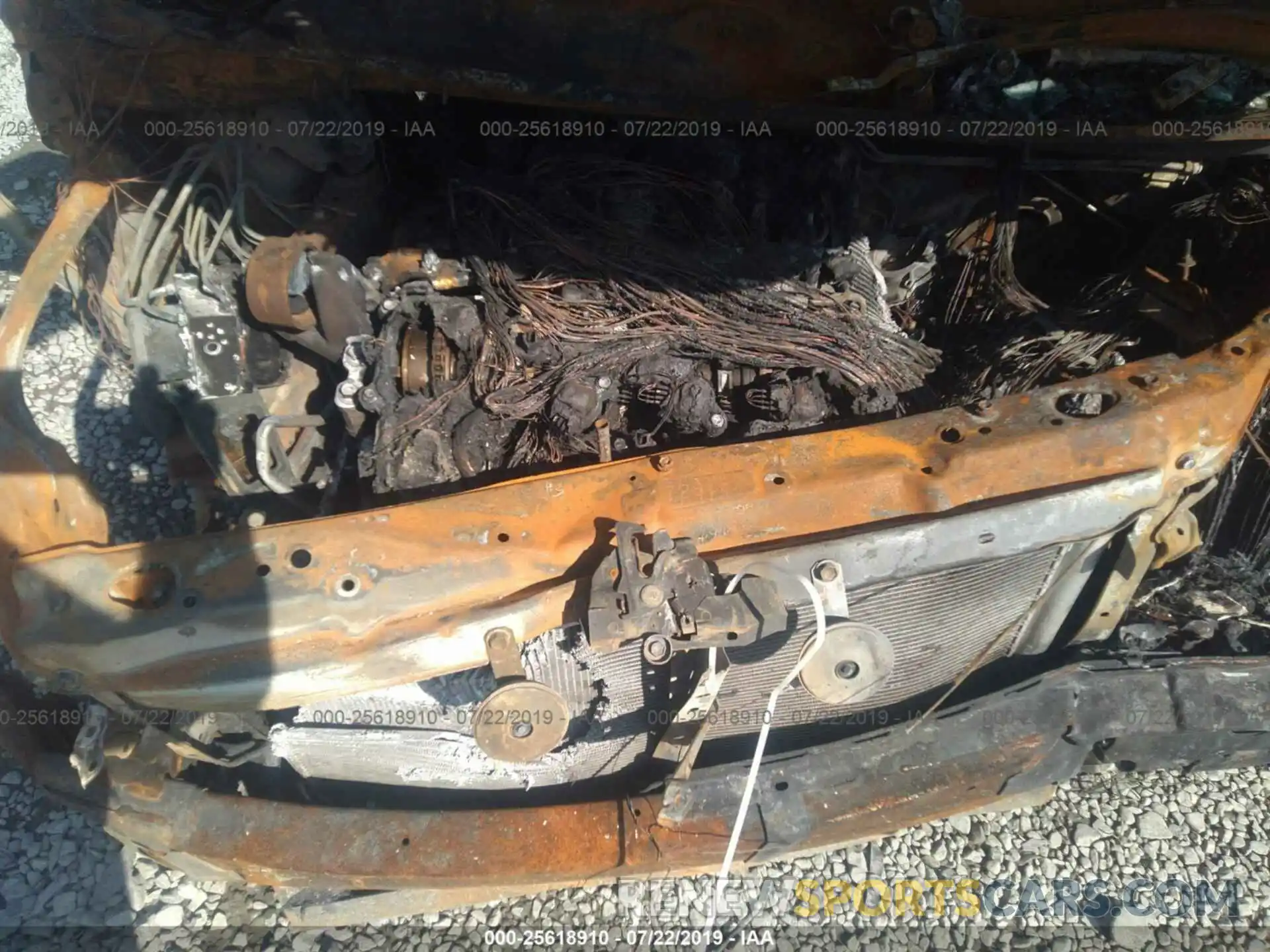 10 Photograph of a damaged car 5TDDZ3DC7KS212097 TOYOTA SIENNA 2019