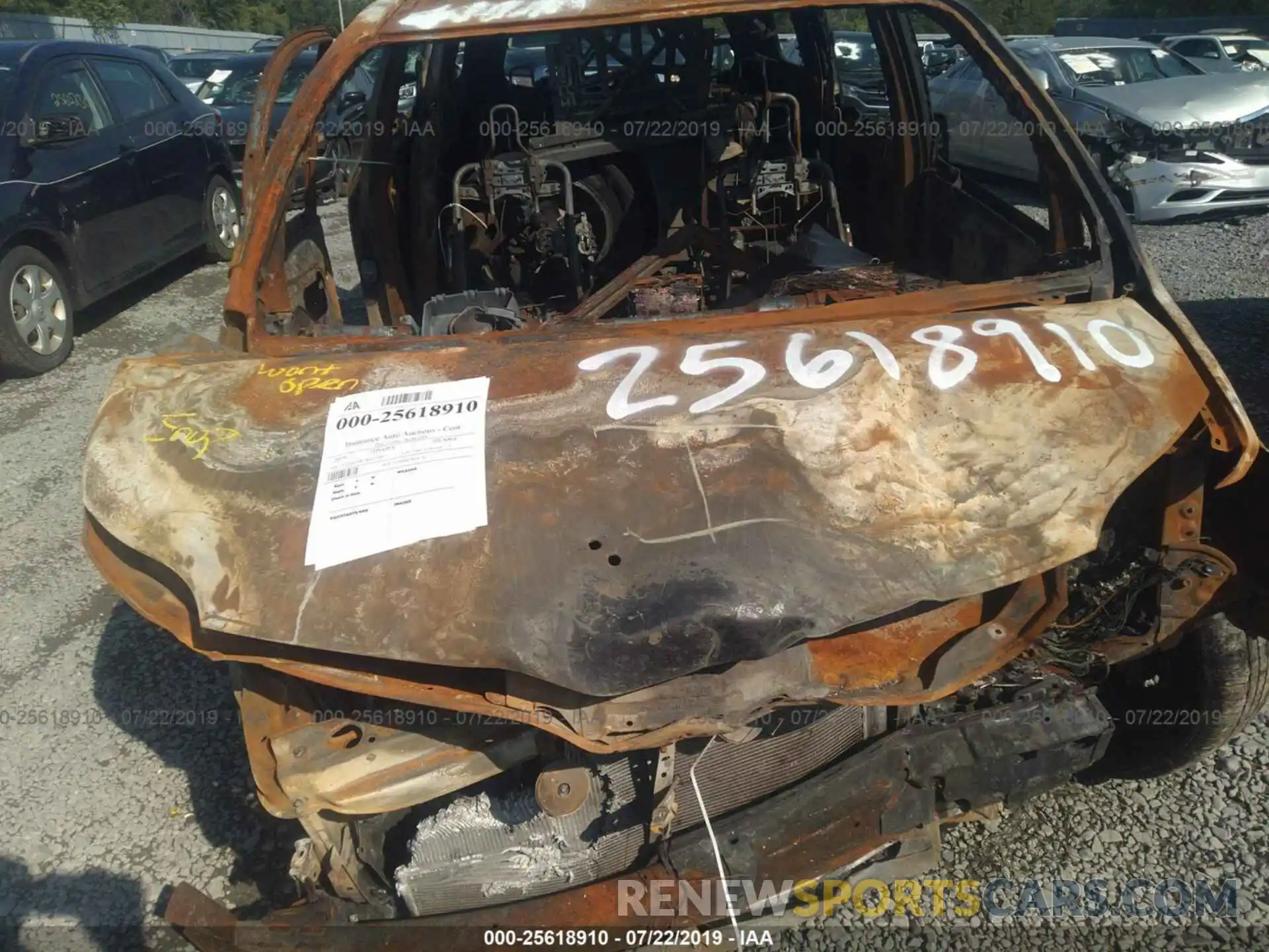 6 Photograph of a damaged car 5TDDZ3DC7KS212097 TOYOTA SIENNA 2019