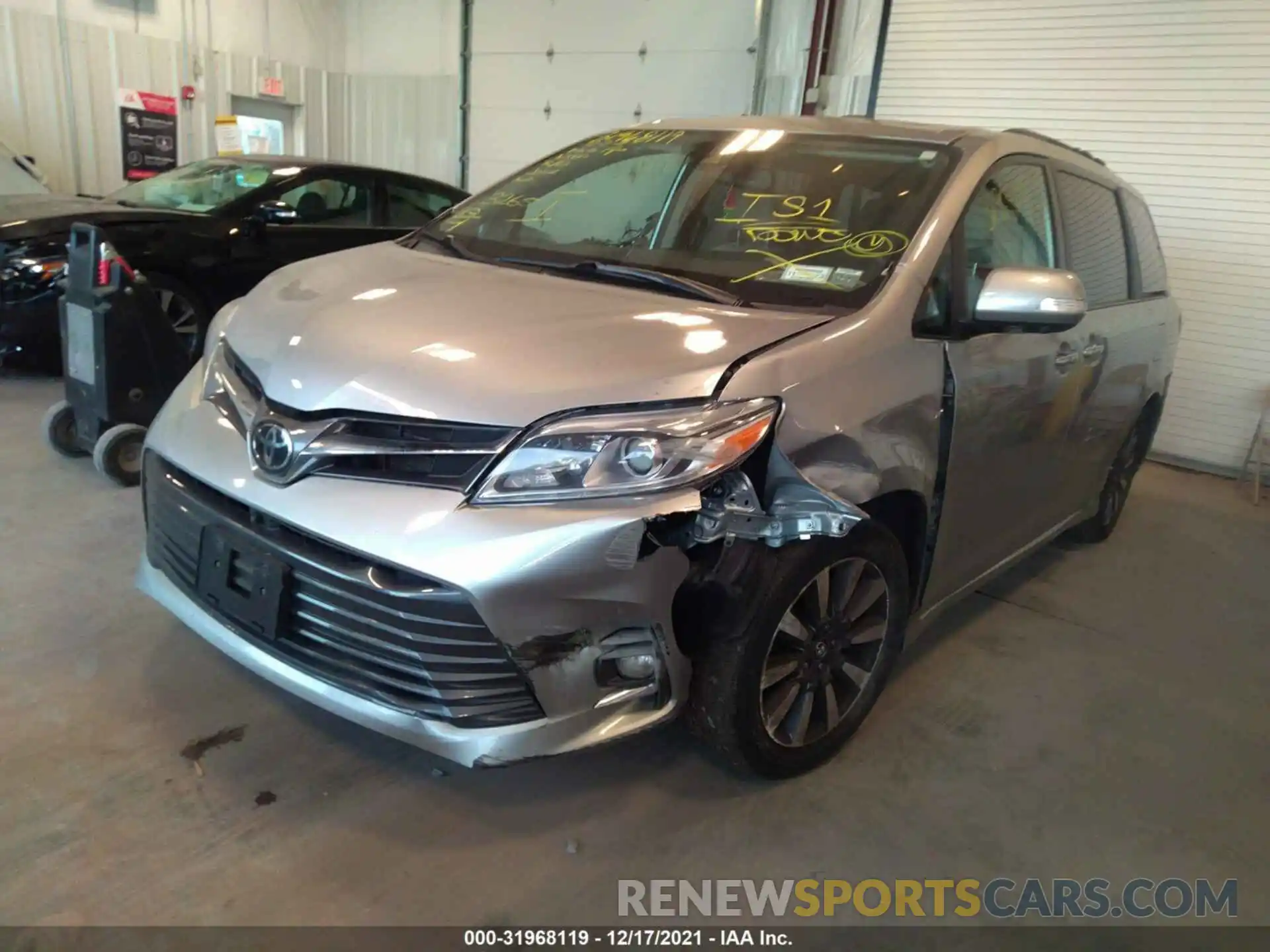 2 Photograph of a damaged car 5TDDZ3DC7KS213265 TOYOTA SIENNA 2019