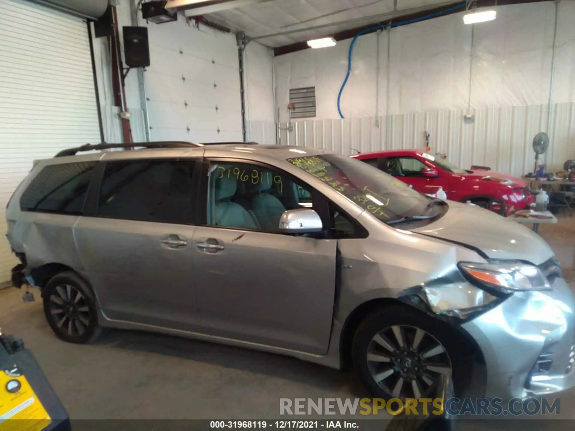 6 Photograph of a damaged car 5TDDZ3DC7KS213265 TOYOTA SIENNA 2019