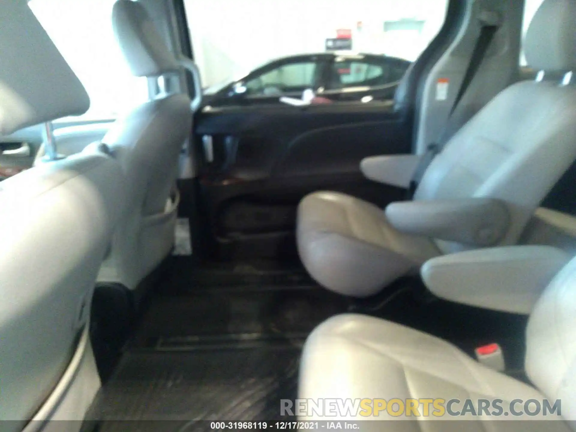 8 Фотография поврежденного автомобиля 5TDDZ3DC7KS213265 TOYOTA SIENNA 2019