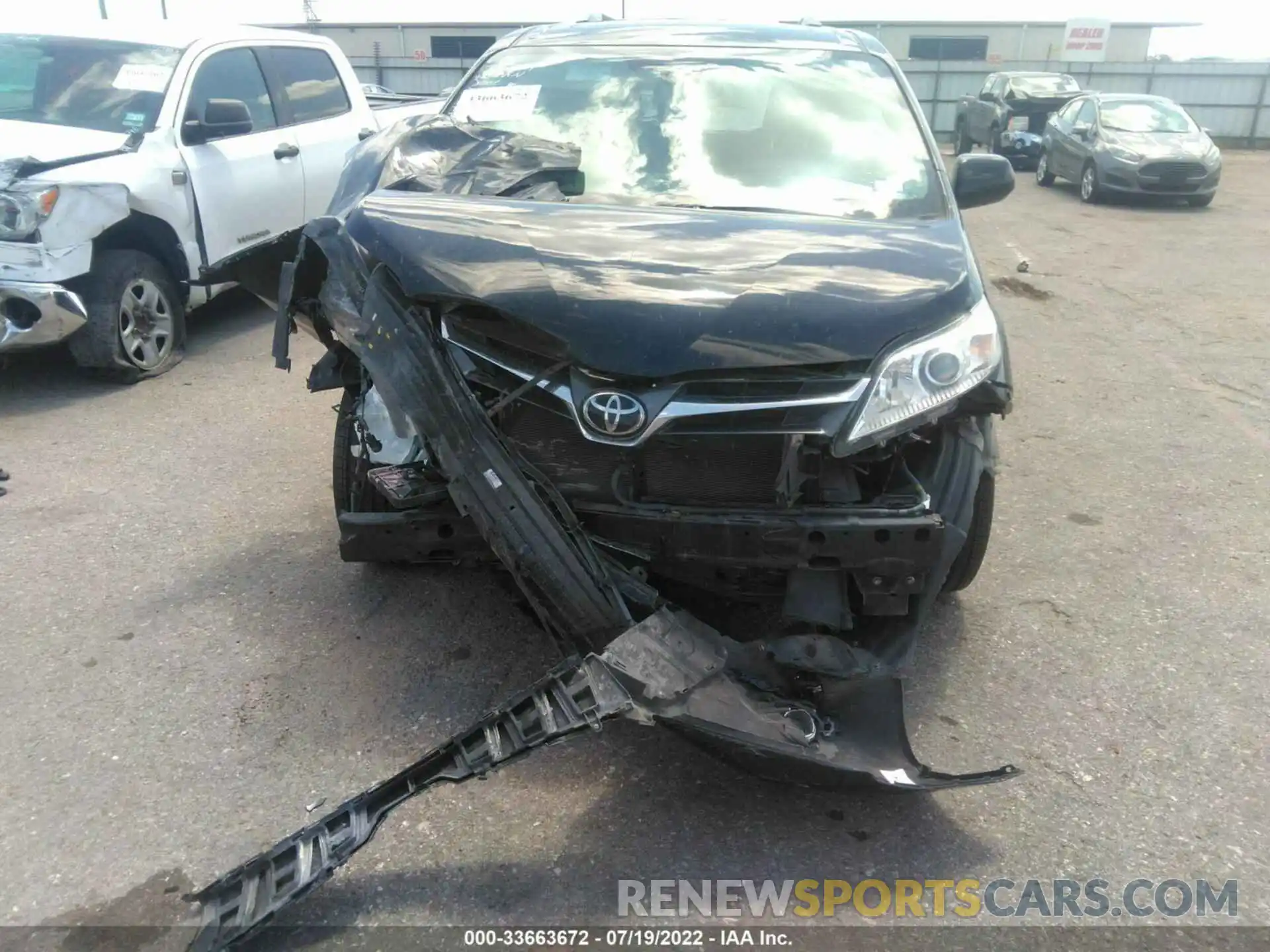 6 Photograph of a damaged car 5TDDZ3DC7KS213718 TOYOTA SIENNA 2019