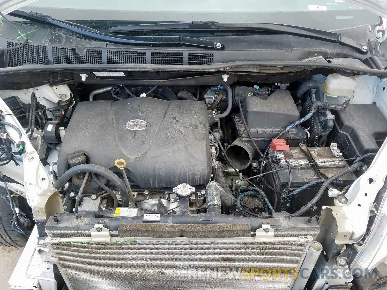 7 Photograph of a damaged car 5TDDZ3DC7KS216070 TOYOTA SIENNA 2019