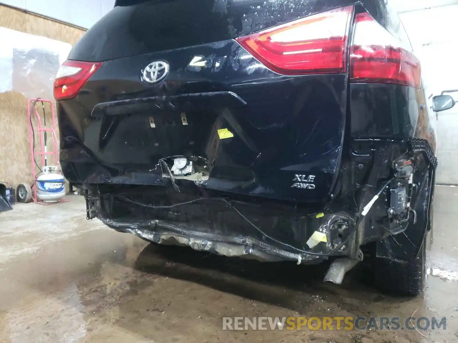 9 Photograph of a damaged car 5TDDZ3DC7KS220748 TOYOTA SIENNA 2019