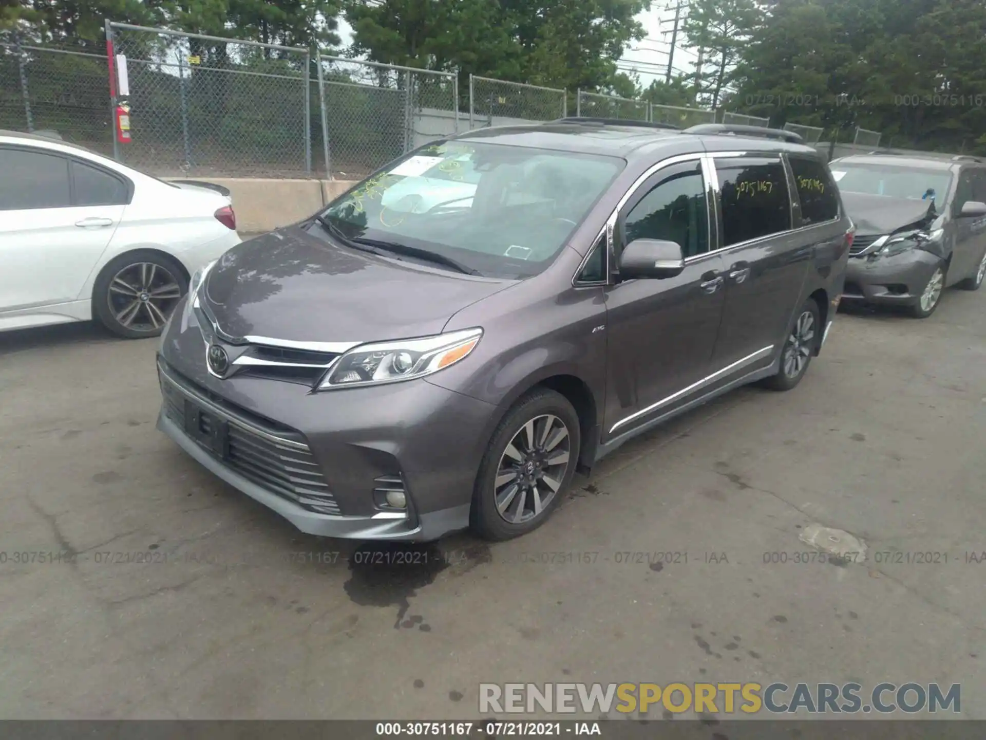 2 Фотография поврежденного автомобиля 5TDDZ3DC7KS220832 TOYOTA SIENNA 2019