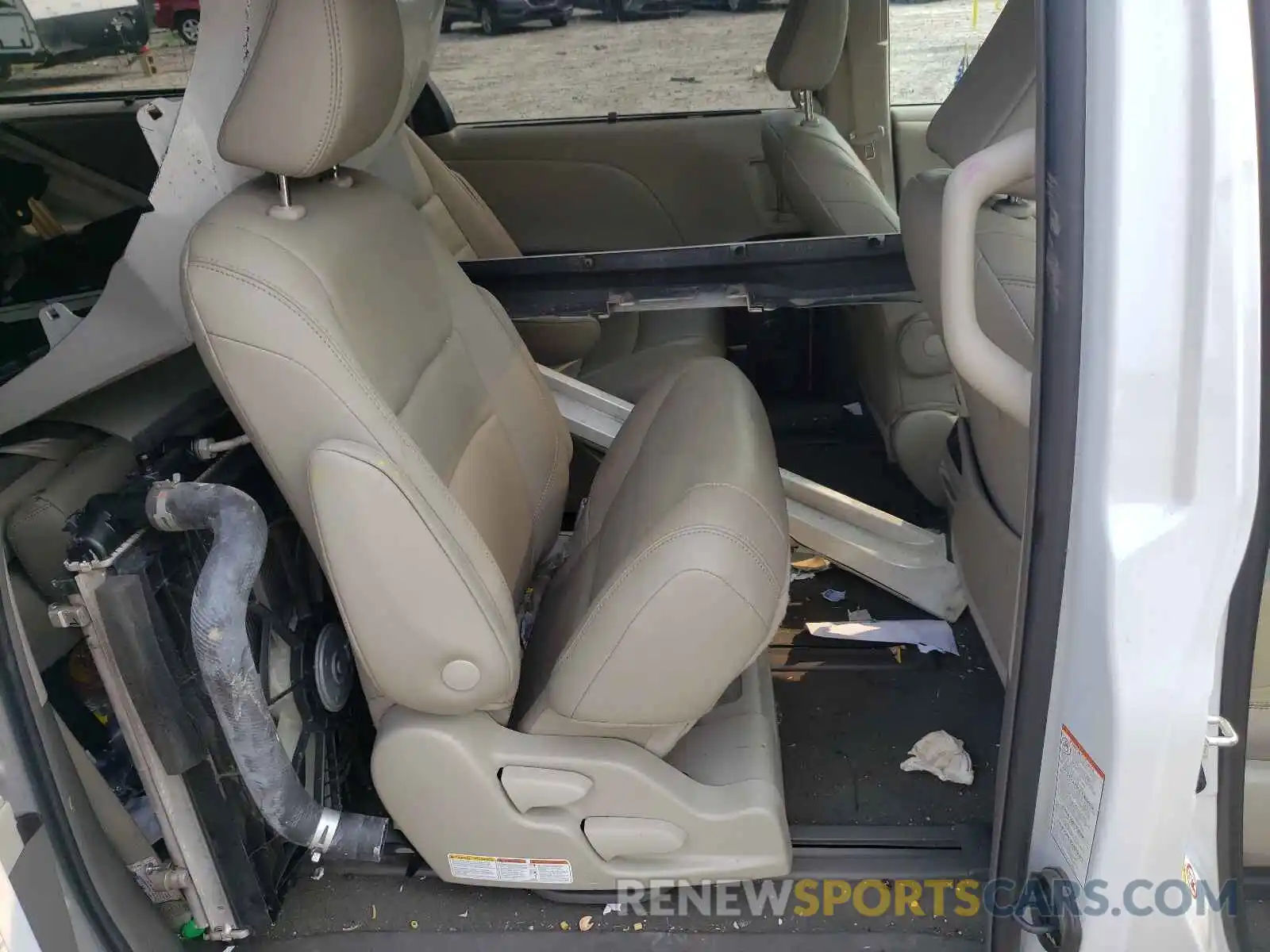 6 Photograph of a damaged car 5TDDZ3DC7KS223360 TOYOTA SIENNA 2019