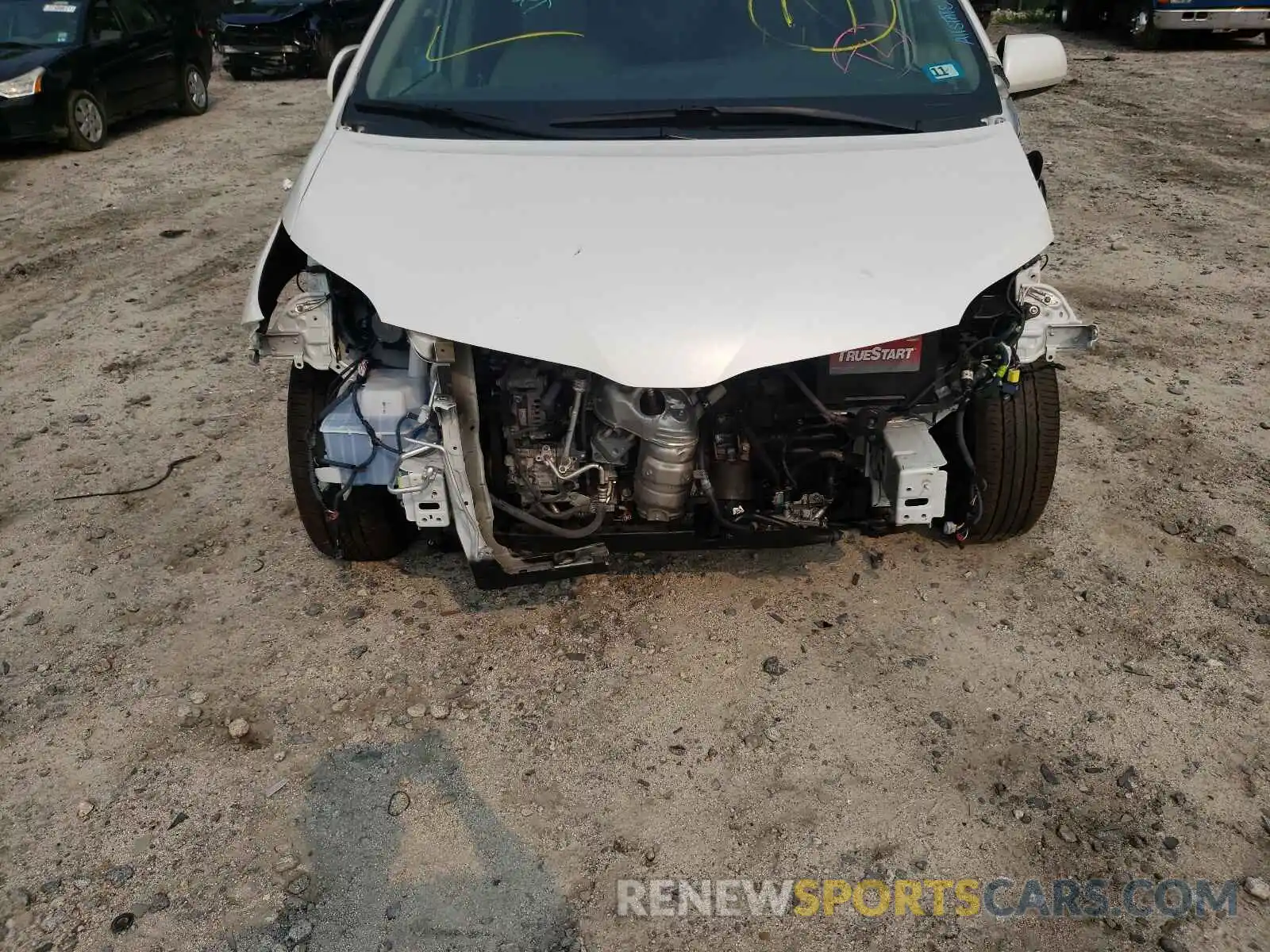 9 Photograph of a damaged car 5TDDZ3DC7KS223360 TOYOTA SIENNA 2019