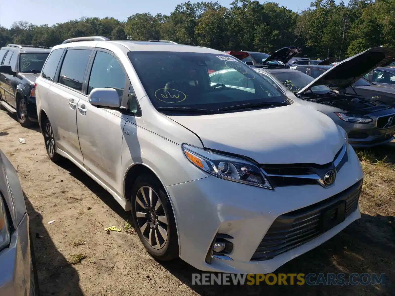 1 Photograph of a damaged car 5TDDZ3DC7KS224301 TOYOTA SIENNA 2019