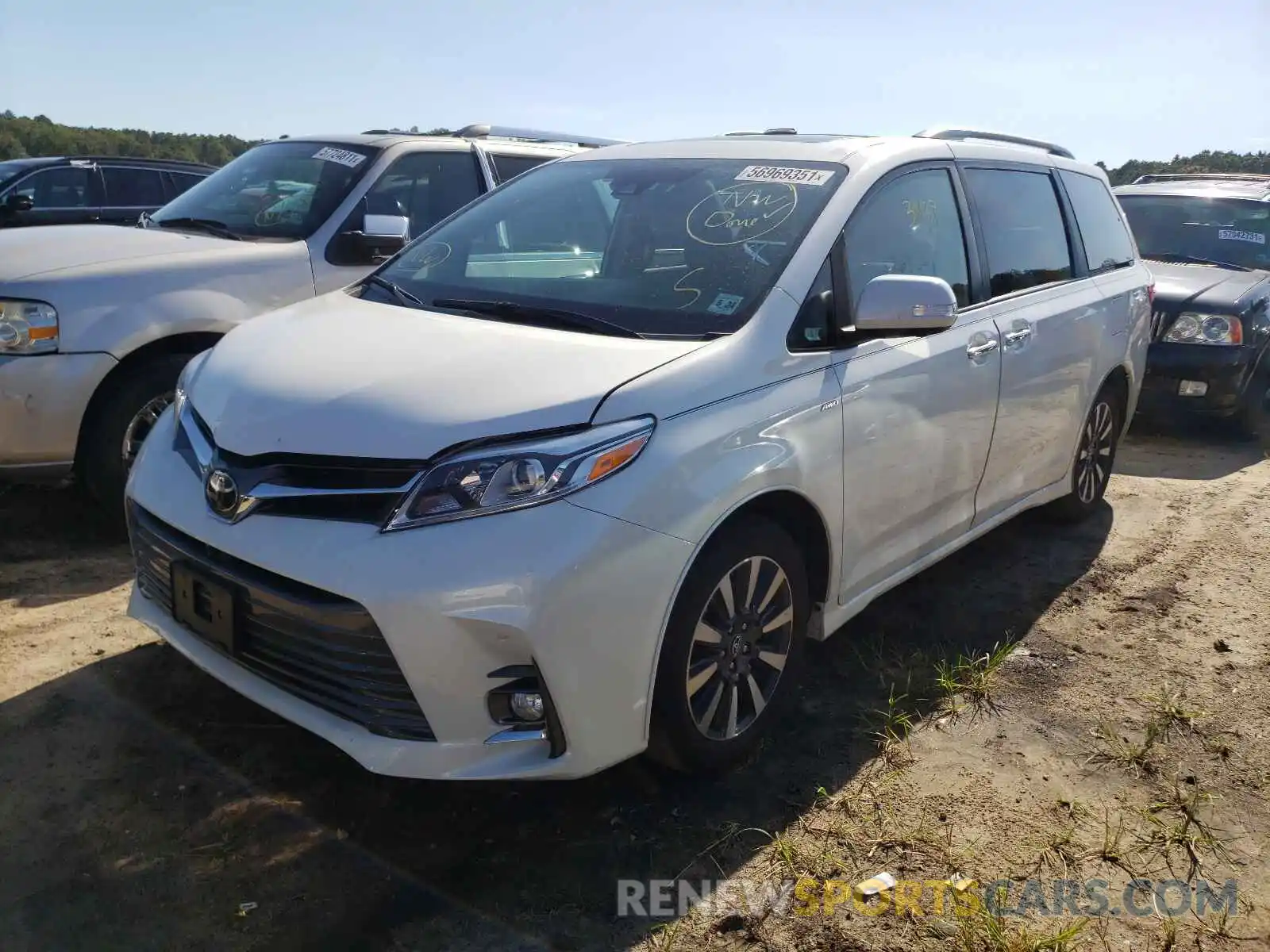 2 Photograph of a damaged car 5TDDZ3DC7KS224301 TOYOTA SIENNA 2019