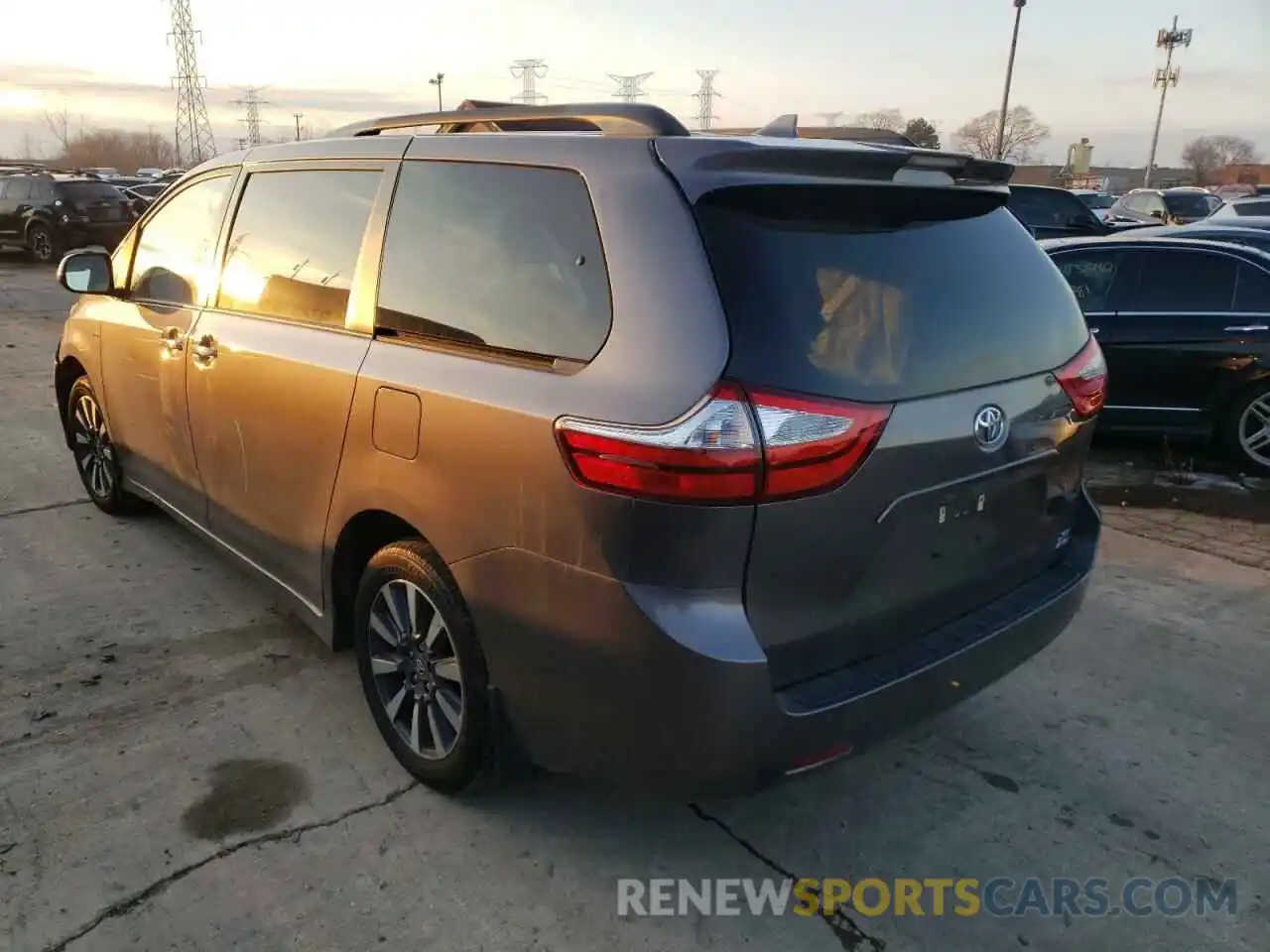 3 Фотография поврежденного автомобиля 5TDDZ3DC7KS226856 TOYOTA SIENNA 2019