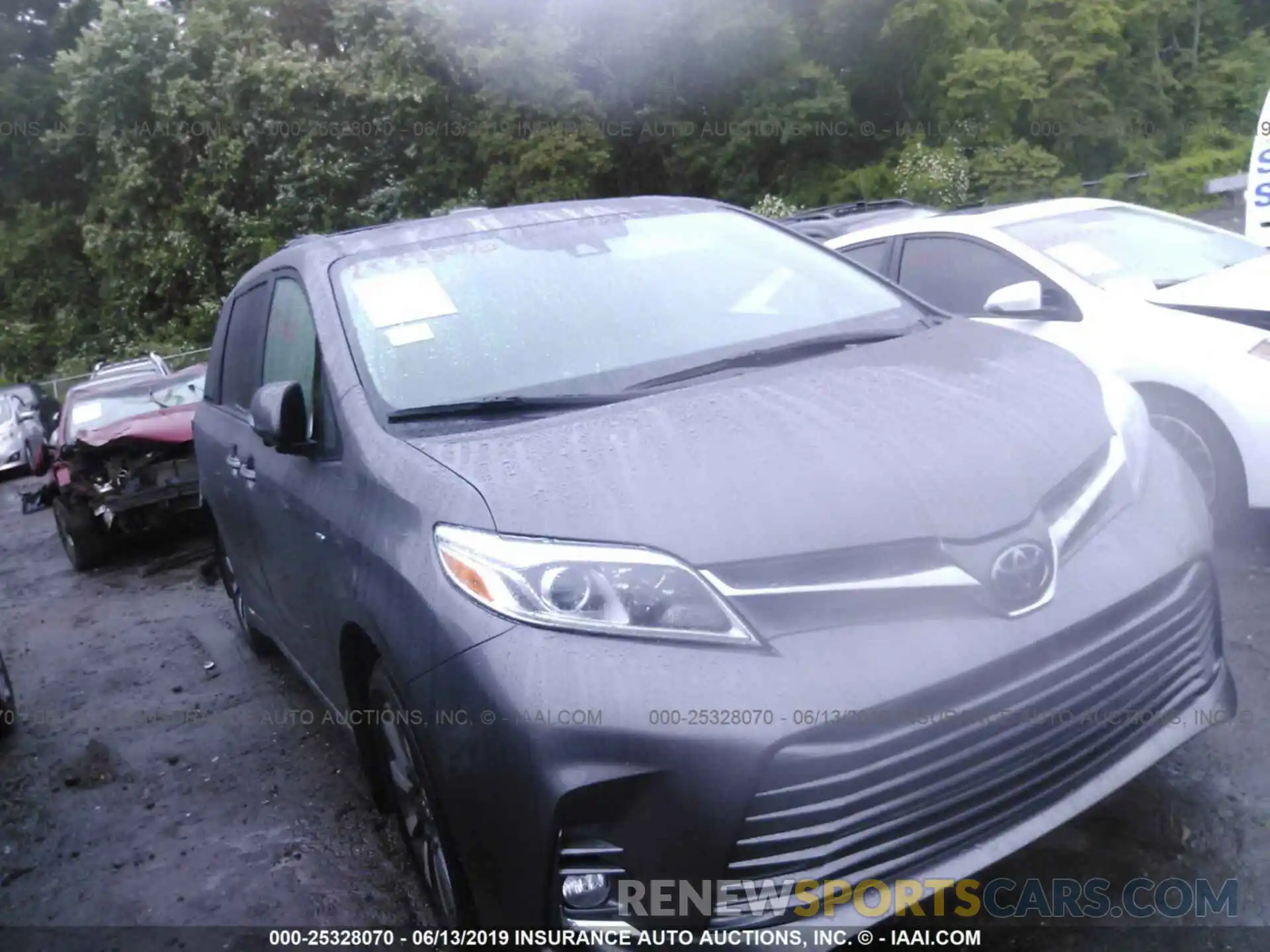 1 Photograph of a damaged car 5TDDZ3DC7KS227716 TOYOTA SIENNA 2019