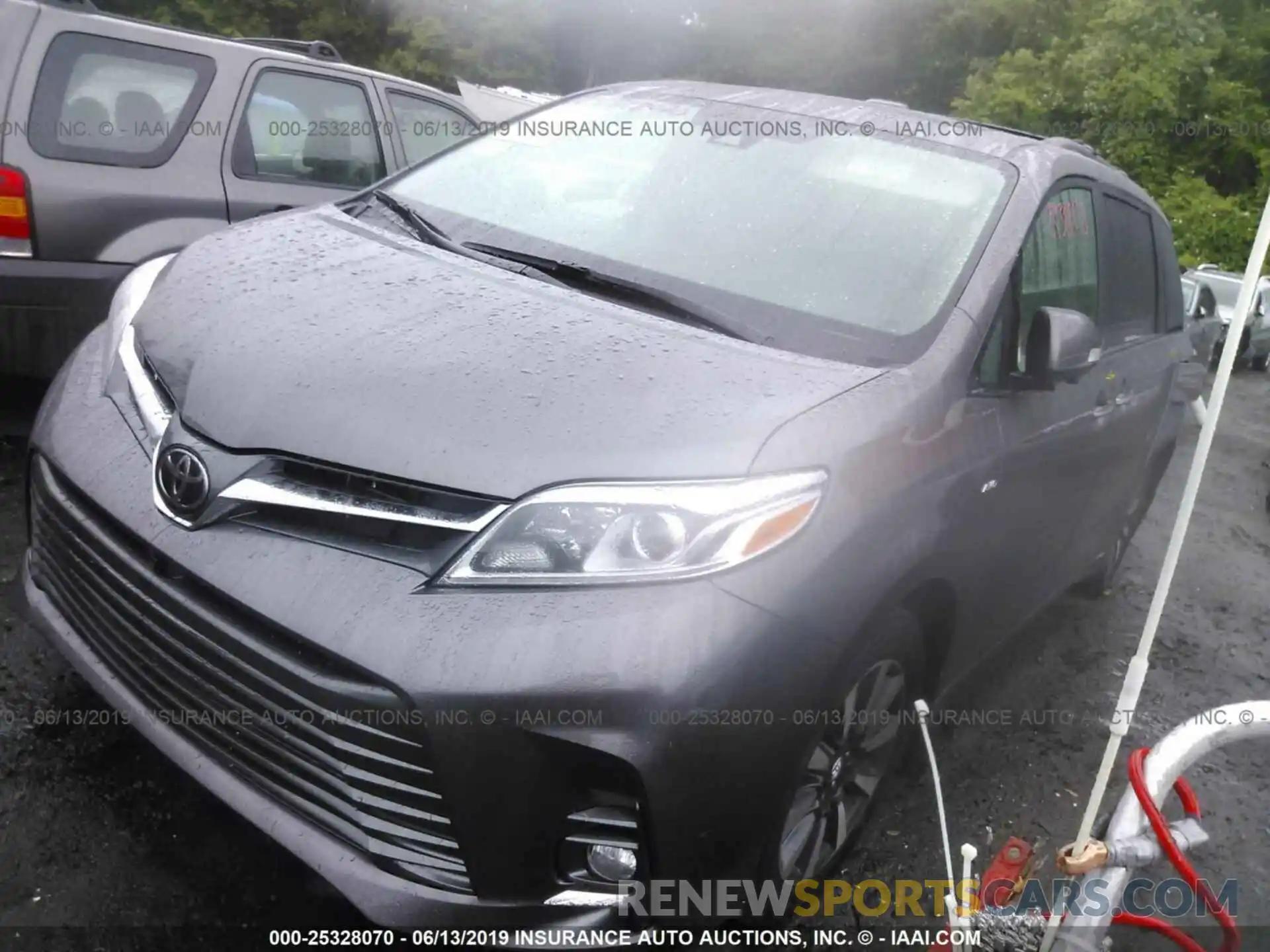 2 Photograph of a damaged car 5TDDZ3DC7KS227716 TOYOTA SIENNA 2019