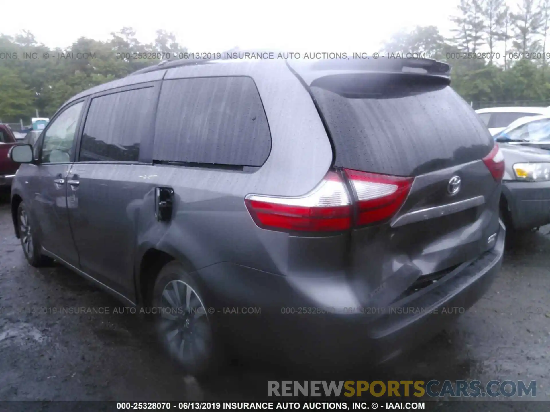 3 Фотография поврежденного автомобиля 5TDDZ3DC7KS227716 TOYOTA SIENNA 2019