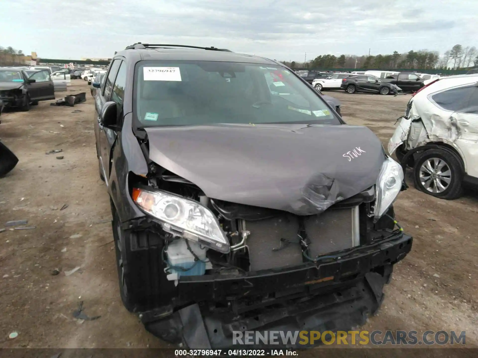 6 Photograph of a damaged car 5TDDZ3DC7KS227893 TOYOTA SIENNA 2019